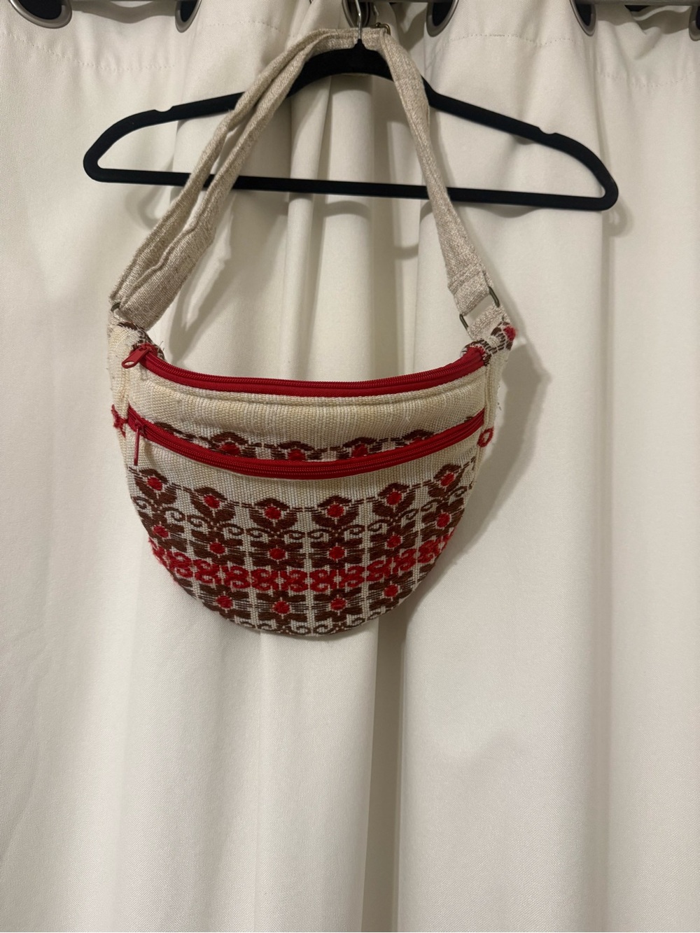 Inspiro Vintage Shop Upcycled Hip Crossbody Pack in Cream & Red